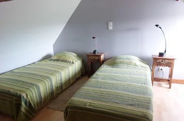 Chambre à l'étage du gîte de Morches à Vitry-aux-Loges