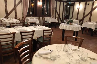hotel-marcilly-en-villette-auberge-de-la-croix-blanche-salle-restaurant