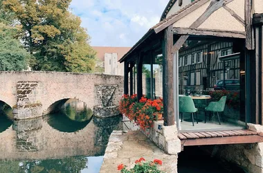 veranda-vue-eau---Moulin-de-Ponceau