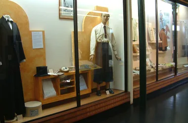 Musee-de-la-chemiserie---expo-vitrine