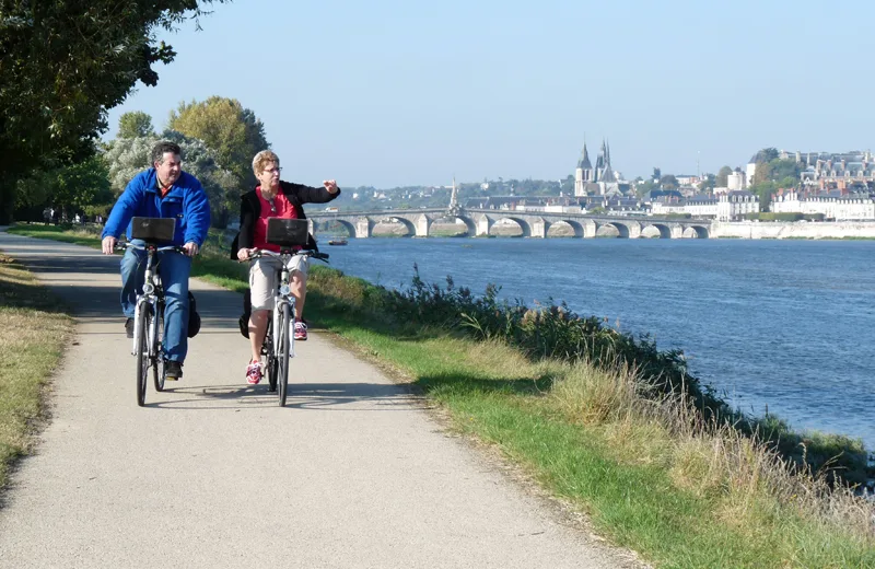 Bikers-Loire-river-blois©Loire-Valley-Travel