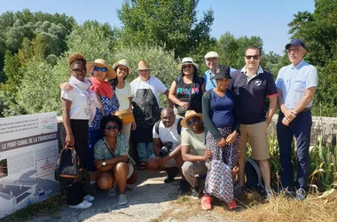 Visite Guidée à pied ou à Vélo d’Ainay le Vieil et du Canal de Berry, découverte de la nature et secrets des plantes avec le Poète Enchanteur