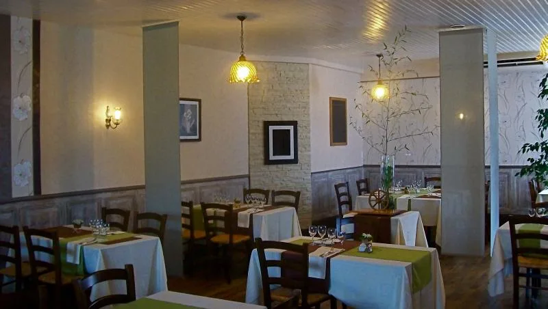 Restaurant La Charette à Neuvy-Saint-Sépulchre  RESCEN036FS0000B