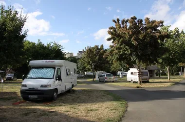 Camping de l'Ile Auger - Camping-car - Chinon, France.