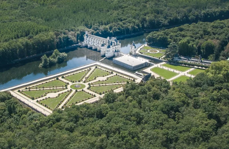 VISITE LUDIQUE APOTHICAIRERIE ET CABINET DES SCIENCES