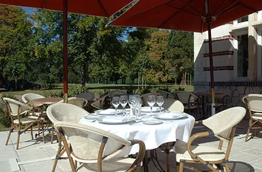 Briare-Domaine des Roches-le Séquoïa-Terrasse du restaurant