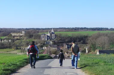 Hike around the collegiate church of the Roches Tranchelion