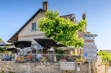 En terrasse - Restaurant l'Epine, à Azay-le-Rideau.
