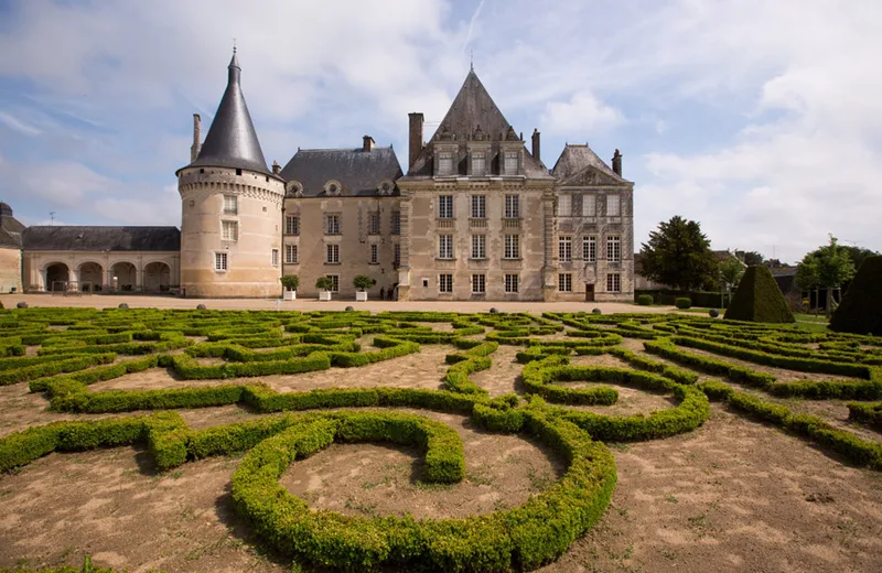 Le château et ses demoiselles - Château et jardin