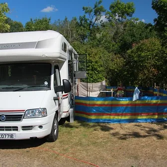 Aire de stationnement camping-cars du Domaine Poupat