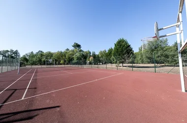 gite-menestreau-en-vilette-les-anciennes-ecuries-tennis