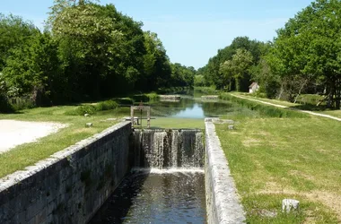 Point de partage du canal d'Orléans proche Lorris