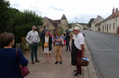 Visite Guidée à pied ou à Vélo d’Ainay le Vieil et du Canal de Berry, découverte de la nature et secrets des plantes avec le Poète Enchanteur