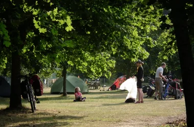 Camping le Jardin de Sully _ La Loire à Vélo