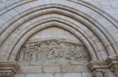 Balade de Saint Victor - Détail du portail de prieuré de Ruffec