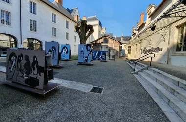 Cour-interieure-CERCIL--Orleans-Val-de-Loire-Tourisme
