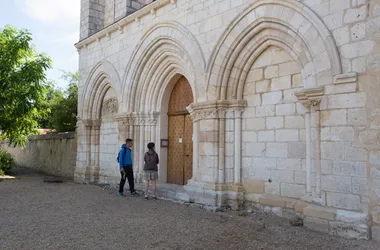Balade de Saint Victor - Devant le prieuré de Ruffec