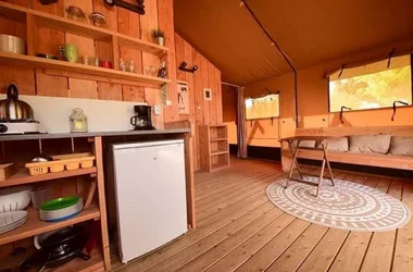 camping-vallee-de-lignac-in-lignac-frankrijk-interieur-safaritent