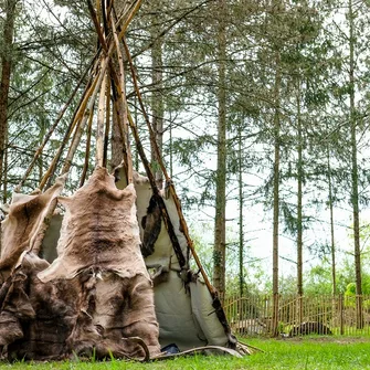 Paléo’Bivouac : une journée dans la vie d’un Cro-Magnon !