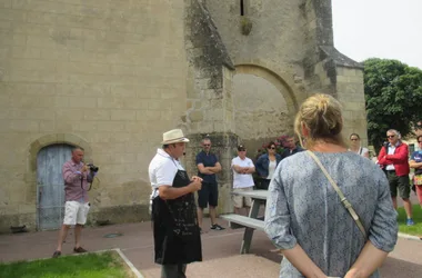 Visite Guidée à pied ou à Vélo d’Ainay le Vieil et du Canal de Berry, découverte de la nature et secrets des plantes avec le Poète Enchanteur