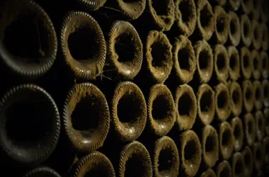 Mur de bouteilles Vignoble Alain Robert