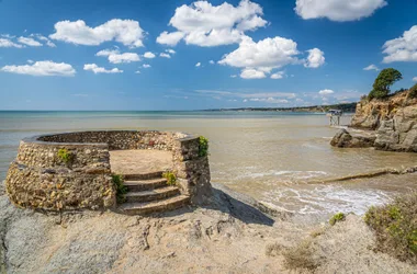 Les roches dorées – Plage de la Rinais