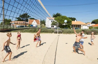 Volleyball on the Pré-Vincent beach at Moutiers-en-Retz_1