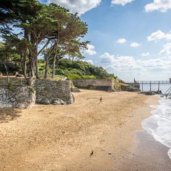 Les roches dorées – Plage de la Rinais