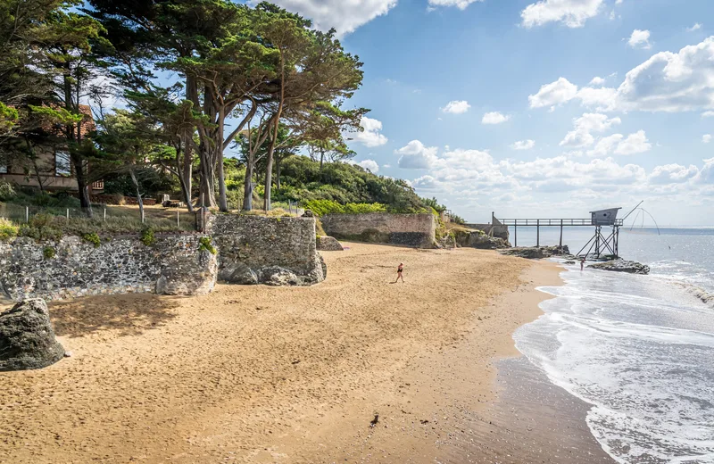 Les roches dorées – Plage de la Rinais