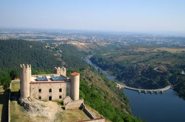 Castillo de Essalois y presa de Grangent
