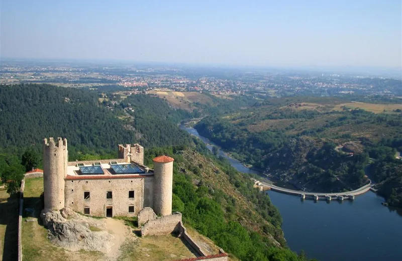 Essalois-kasteel en Grangent-dam