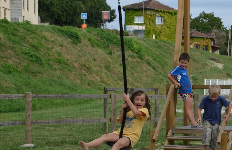 Aire de Jeux du lac du Coucut