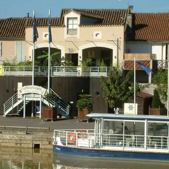 Croisières Fluviales sur la Baïse – le d’Artagnan Echappées Gasconnes