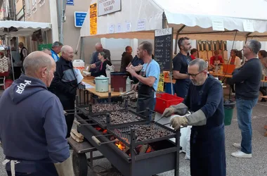 Foire bourret (vin nouveau) et châtaignes avec vide grenier et salon du couteau