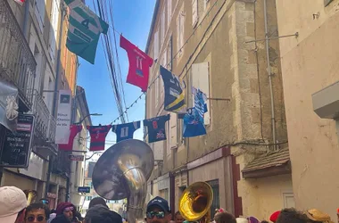 Un enterrement de vie de jeune garçon en mode Feria