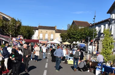 Foire bourret (vin nouveau) et châtaignes avec vide grenier et salon du couteau