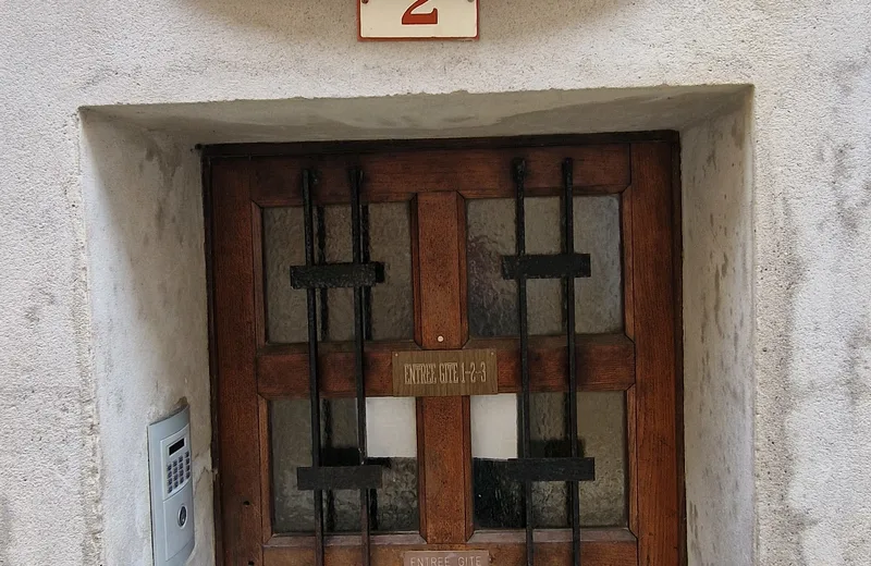 puerta de la casa rural