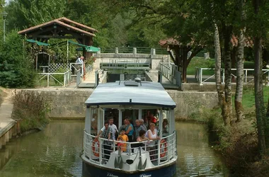 Croisières Fluviales sur la Baïse – le d’Artagnan Echappées Gasconnes