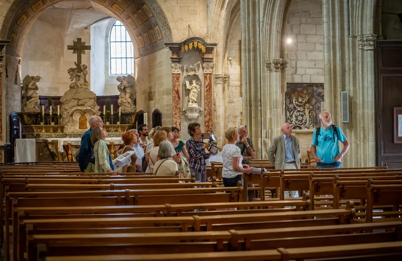 Visite commentée “Les décors sculptés floraux de la Collégiale”