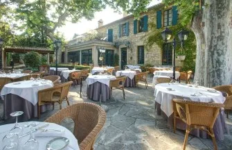 Najeti Hôtel la Magnaneraie – Bar à Manger