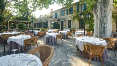 Najeti Hôtel la Magnaneraie – Bar à Manger