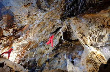 AVENTURES PARC – ACCRO GROTTE ET RIVIÈRE SOUTERRAINE