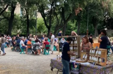 MARCHÉ LOCAL EN FIN DE JOURNÉE