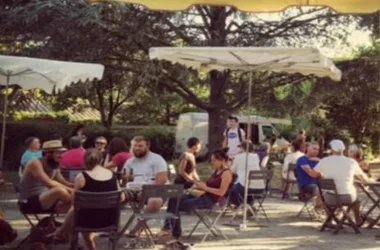 MARCHÉ LOCAL EN FIN DE JOURNÉE