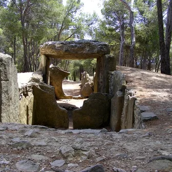 LE DOLMEN DES FADES