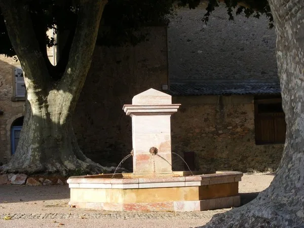 fontaine marbre Caunes Minervois