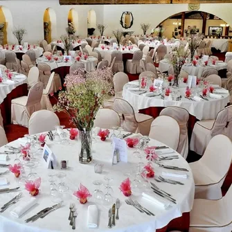 HOTELLERIE DU CHATEAU FLOURE – SALLE DE RECEPTION