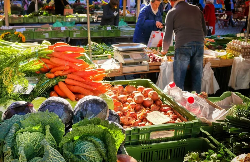 MARCHÉ HEBDOMADAIRE