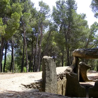 LE DOLMEN DES FADES