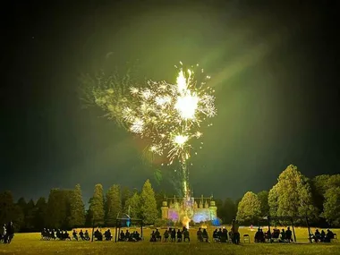 Chansons et récits, Spectacle son et lumière et possibilité de repas convivial dans le parc du château